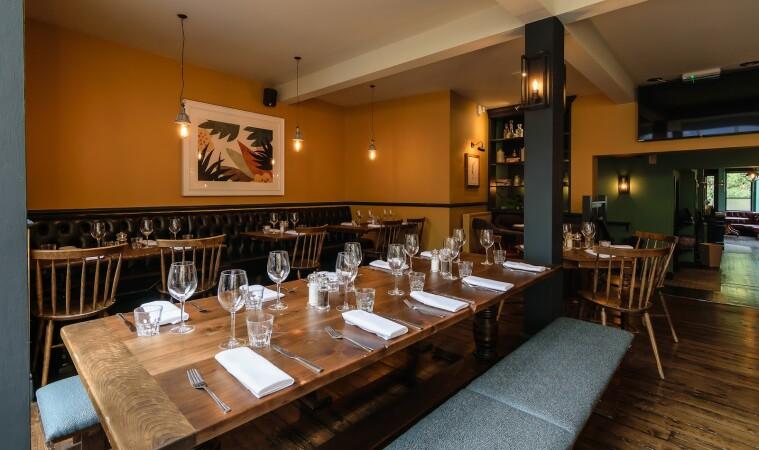 Best Sports Bars in London - Angel Oak