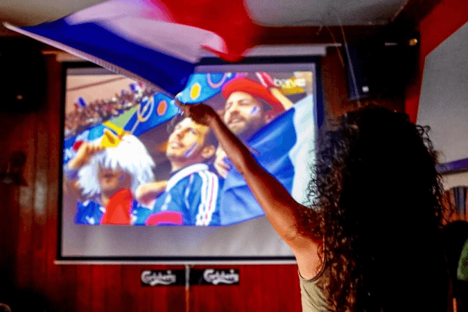 Best Sports Bars in Mandelieu la Napoule - O'Sullivans By The Beach
