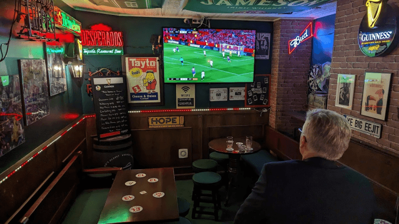 Best Sports Bars in Paris - Ha Penny Bridge Pub