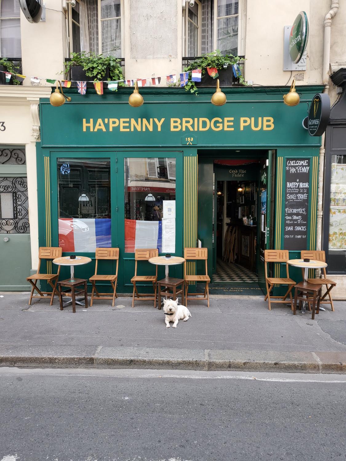 Best Sports Bars in Paris - Ha Penny Bridge Pub