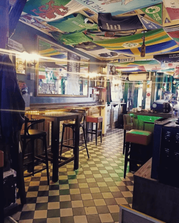 Best Sports Bars in Paris - Ha Penny Bridge Pub