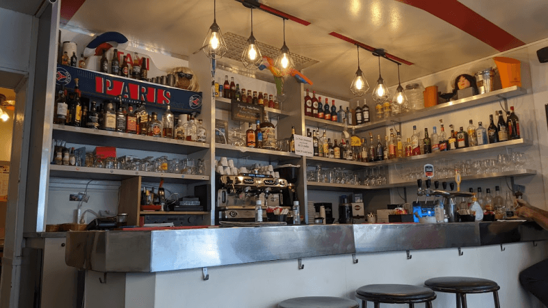 Best Sports Bars in Paris - Le Petit Hameau - Bistrot à l'ancienne