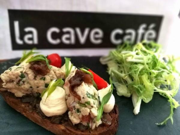 Best Sports Bars in Paris - La Cave Café