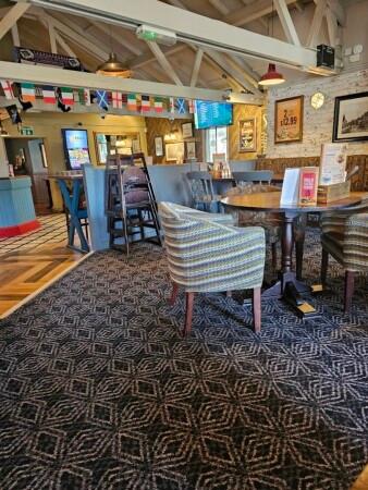 Best Sports Bars in Bracknell - Crown Wood (Bracknell)