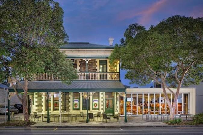 Best Sports Bars in North Adelaide - Wellington Hotel