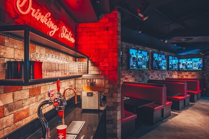Best Sports Bars in Sydney - Winghaus - Circular Quay