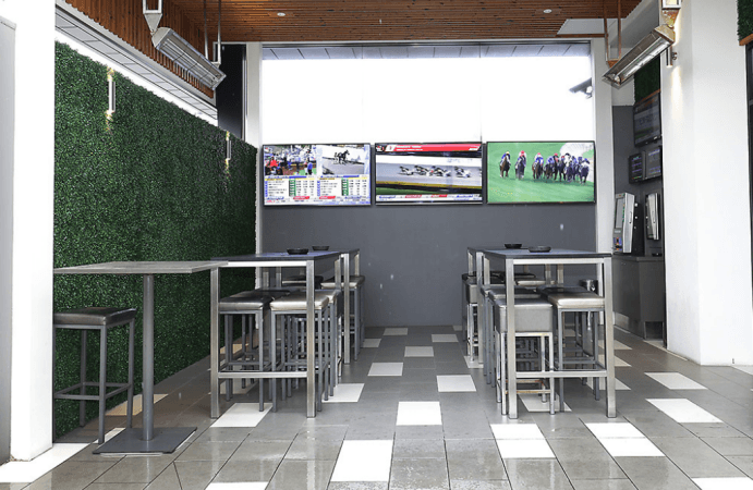 Best Sports Bars in Melbourne - Roxburgh Park Hotel