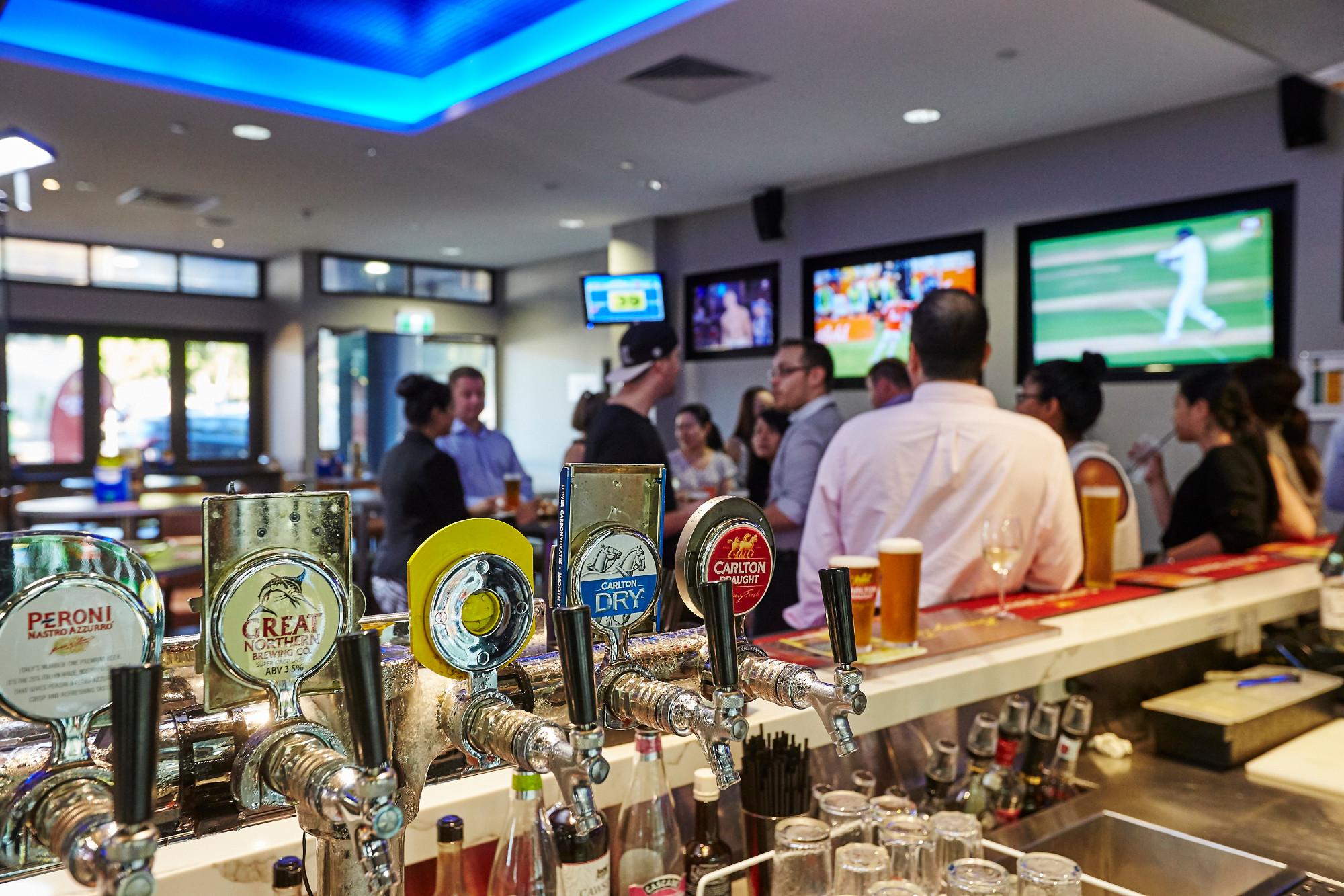 Best Sports Bars in Darwin City - Punters Bar Frontier Hotel