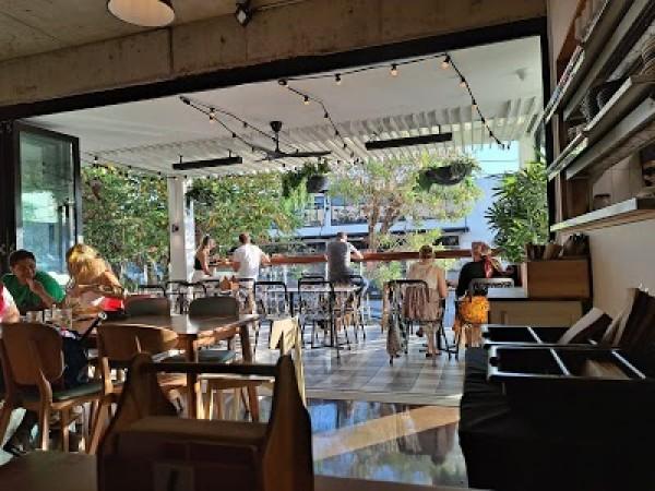 Best Sports Bars in West End - The Montague Hotel