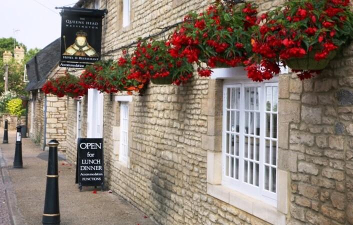 Best Sports Bars in Pe8 6Qb - Queens Head Inn