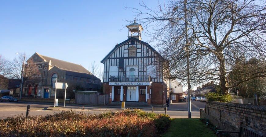 Best Sports Bars in Sandy - Roundabout Club