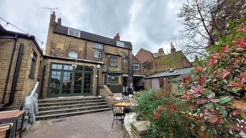 Best Sports Bars in London - Hare and Hounds
