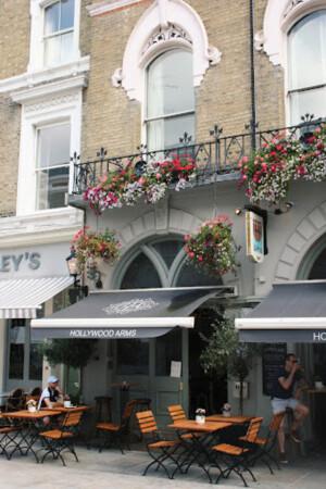 Best Sports Bars in Fulham - Hollywood Arms