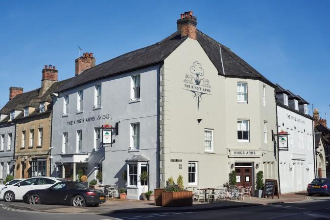 Best Sports Bars in Woodstock - Kings Arms