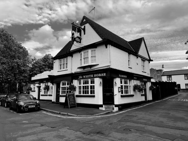 Best Sports Bars in Richmond - White Horse