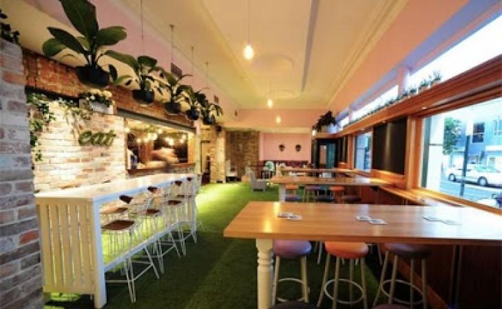 Best Sports Bars in NEWTOWN - Marlborough Hotel