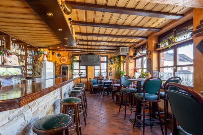 Best Sports Bars in Usingen - Landgasthof Eschbacher Katz