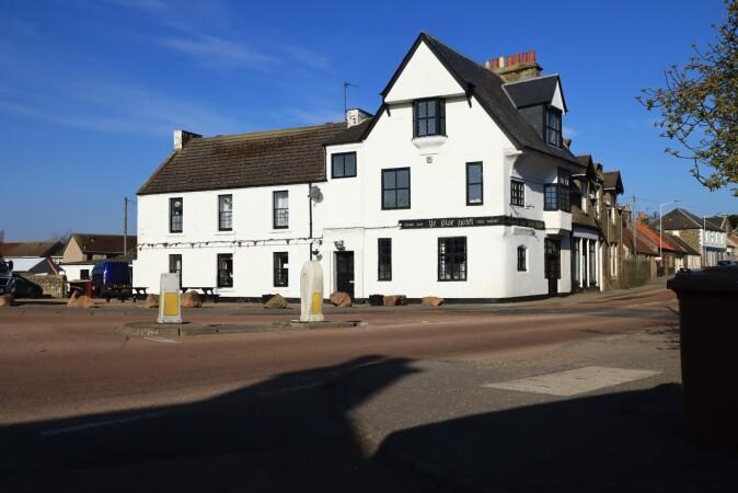 Best Sports Bars in Leuchars - Ye Olde Hotel - Hendies