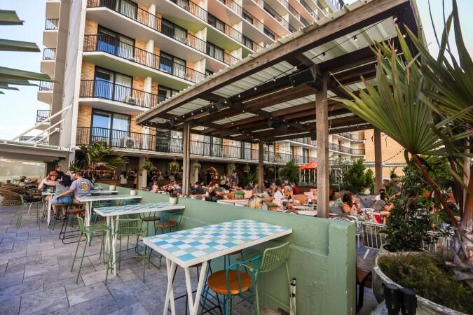 Best Sports Bars in Surfer Paradise - The Island Hotel