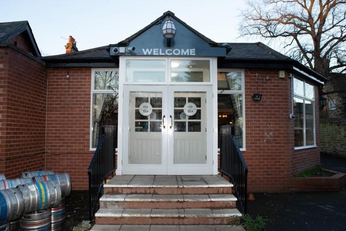 Best Sports Bars in Newcastle Upon Tyne - Plough Inn Killingworth Villag