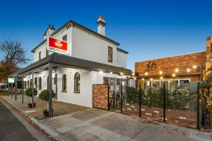 Best Sports Bars in Bendigo - Lakeview Hotel