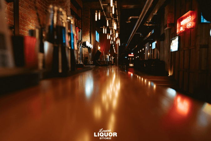 Best Sports Bars in Newcastle upon Tyne - Louie's Liquor Store