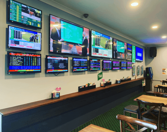 Best Sports Bars in Lake Cathie - Lake Cathie Tavern