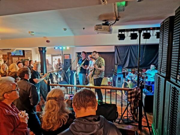 Best Sports Bars in Hull - Hallgate Tavern