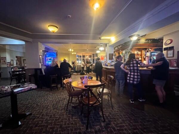 Best Sports Bars in Hull - Highway