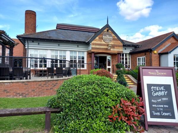 Best Sports Bars in Hull - Three Crowns