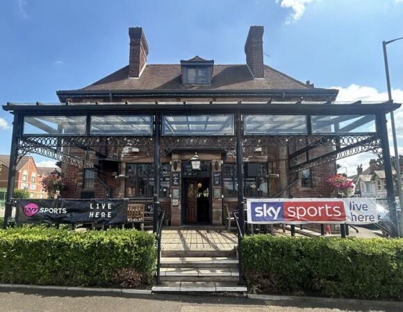 Best Sports Bars in Stafford - Metropolitan Bar