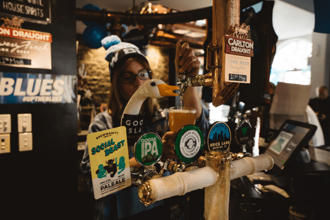 Best Sports Bars in Melbourne - Coopers Inn