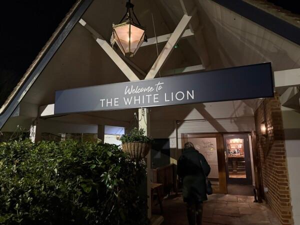 Best Sports Bars in Dunstable - The White Lion