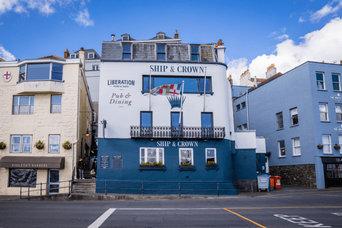 Best Sports Bars in Guernsey - Ship & Crown