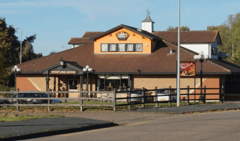 Best Sports Bars in Hull - Whistling Goose (Sutton Fields)