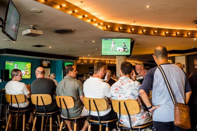Best Sports Bars in Kingsford - Henry's at The Juniors Kingsford