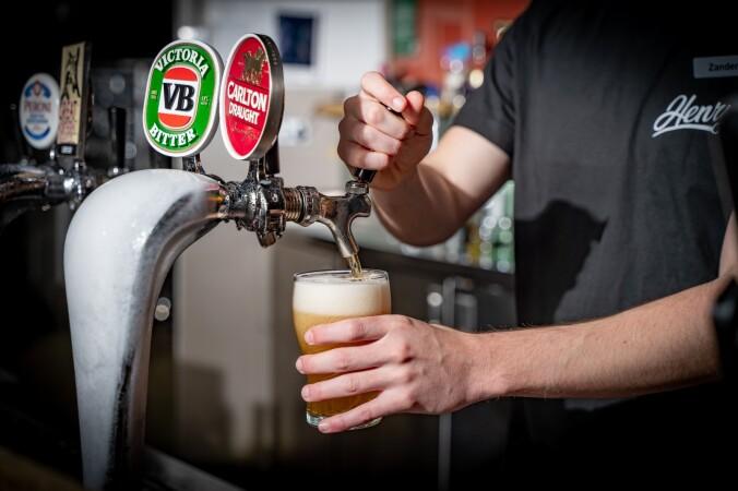 Best Sports Bars in Kingsford - Henry's at The Juniors Kingsford