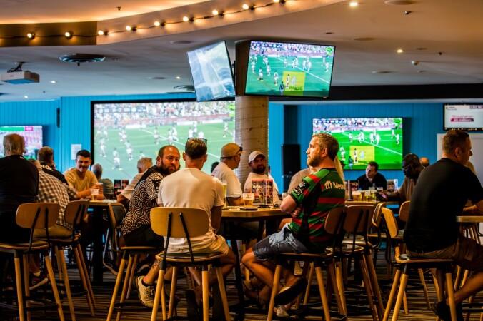 Best Sports Bars in Kingsford - Henry's at The Juniors Kingsford