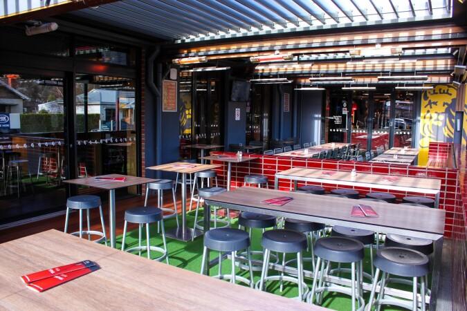 Best Sports Bars in Golden Point - Red Lion Hotel