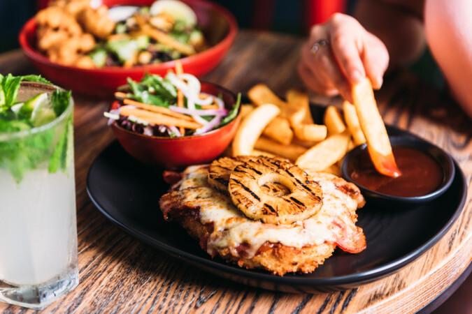 Best Sports Bars in Cloverdale - The Sporting Globe Belmont