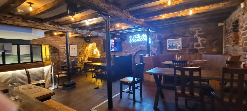Best Sports Bars in Shrewsbury - Hole In The Wall