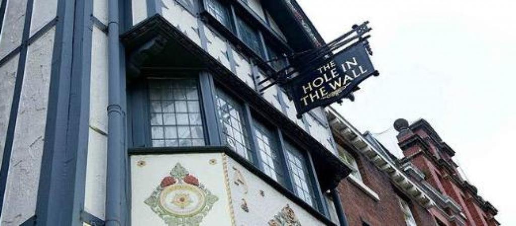 Best Sports Bars in Shrewsbury - Hole In The Wall