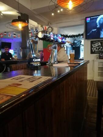 Best Sports Bars in Grays - Oak