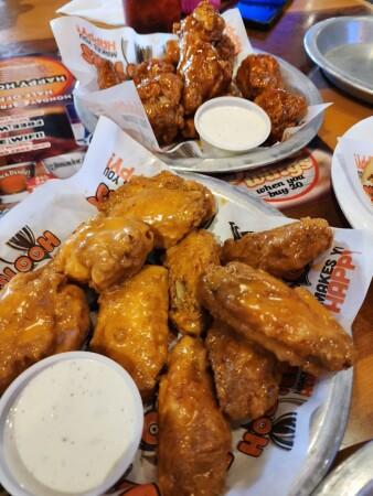 Best Sports Bars in Yuma - Hooters @ Yuma