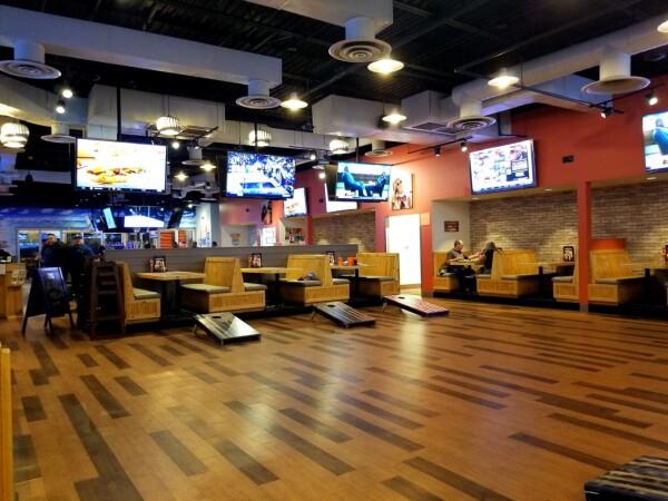 Best Sports Bars in Yuma - Hooters @ Yuma