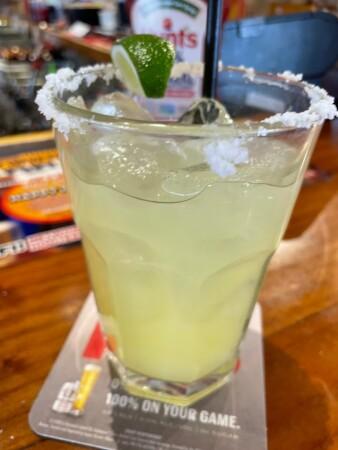 Best Sports Bars in Yuma - Hooters @ Yuma