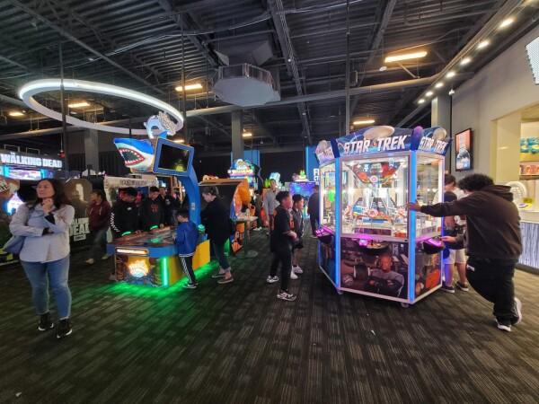 Best Sports Bars in Daly City - Dave & Busters @ Daly City