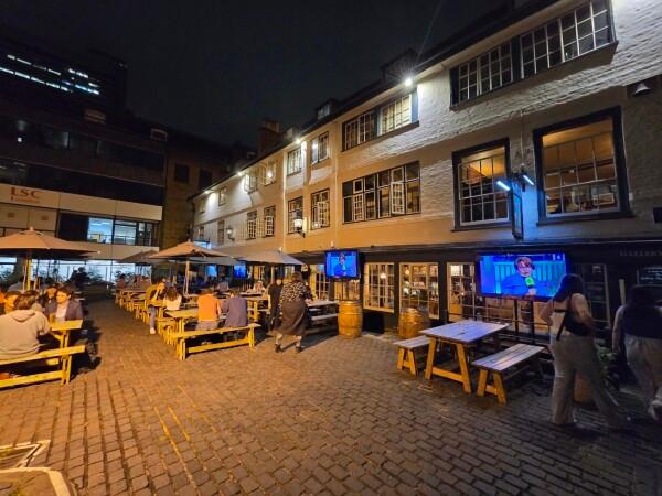 Best Sports Bars in London - The George