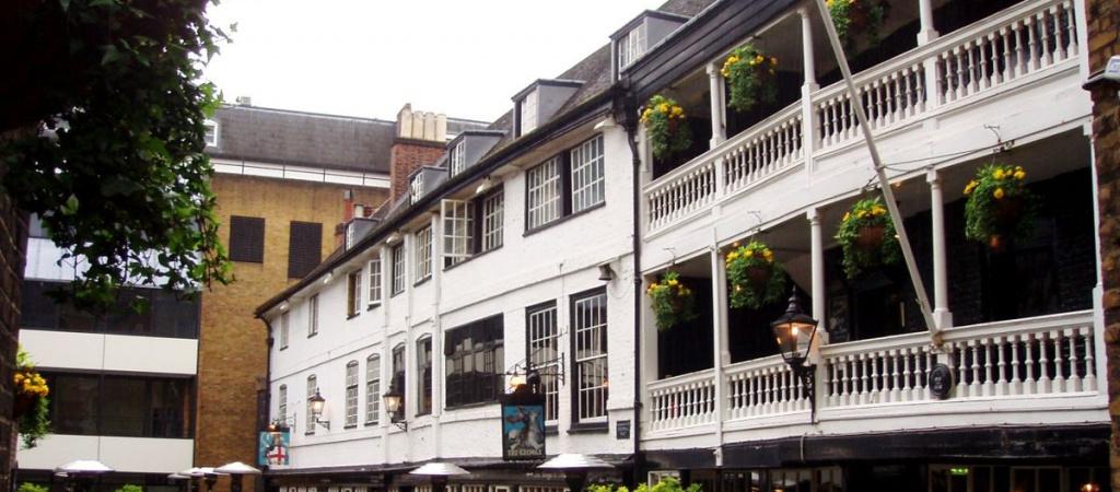 Best Sports Bars in London - The George