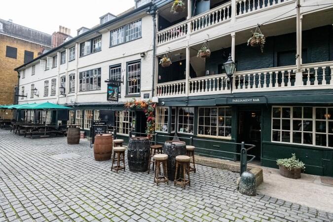 Best Sports Bars in London - The George